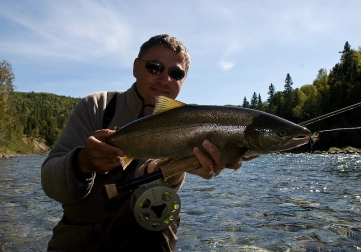 Smile, sun and salmon Smile, sun and salmon